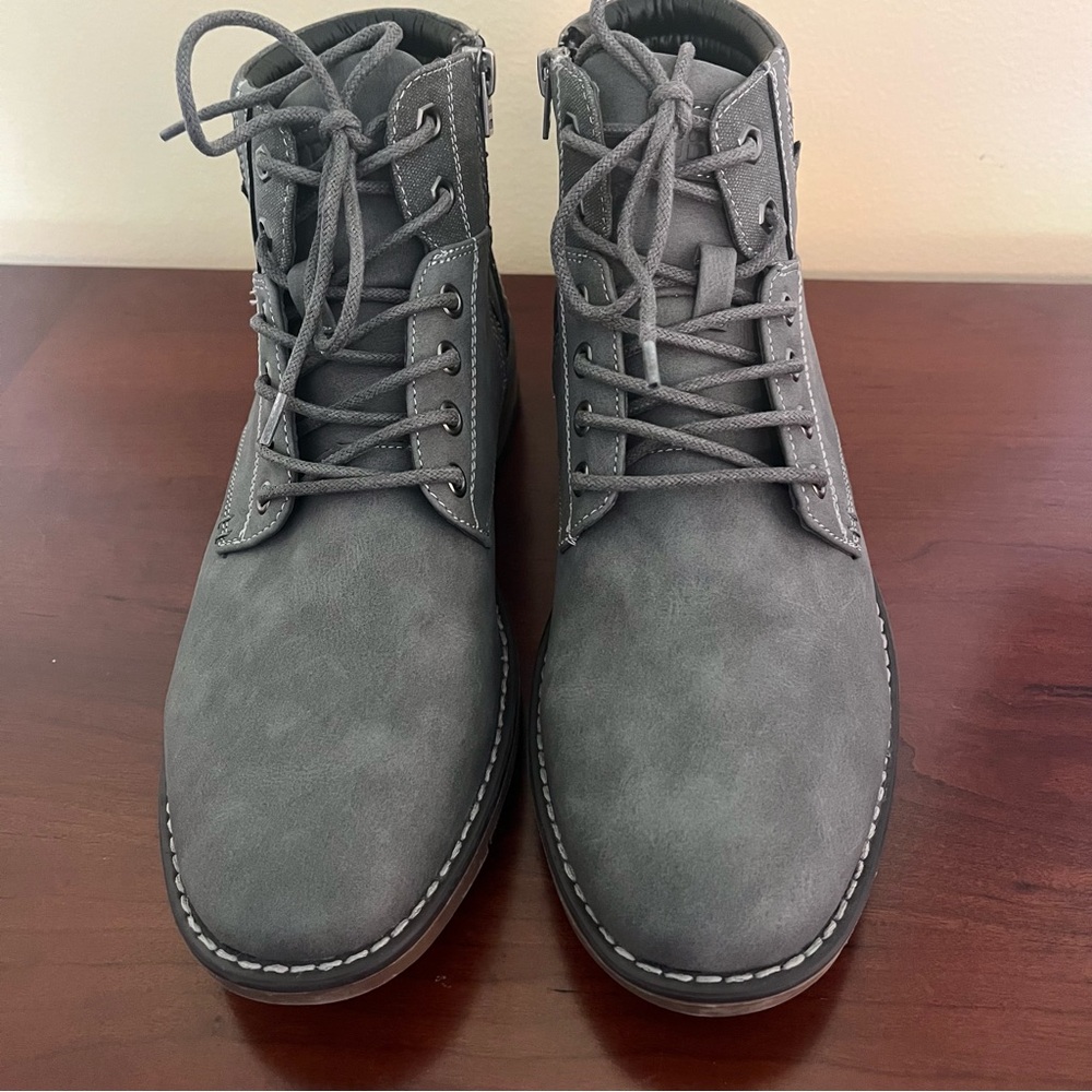 🥾➡️ Size 8, Men’s Buckle Charcoal Lace-Up Boots, with zipper.‎